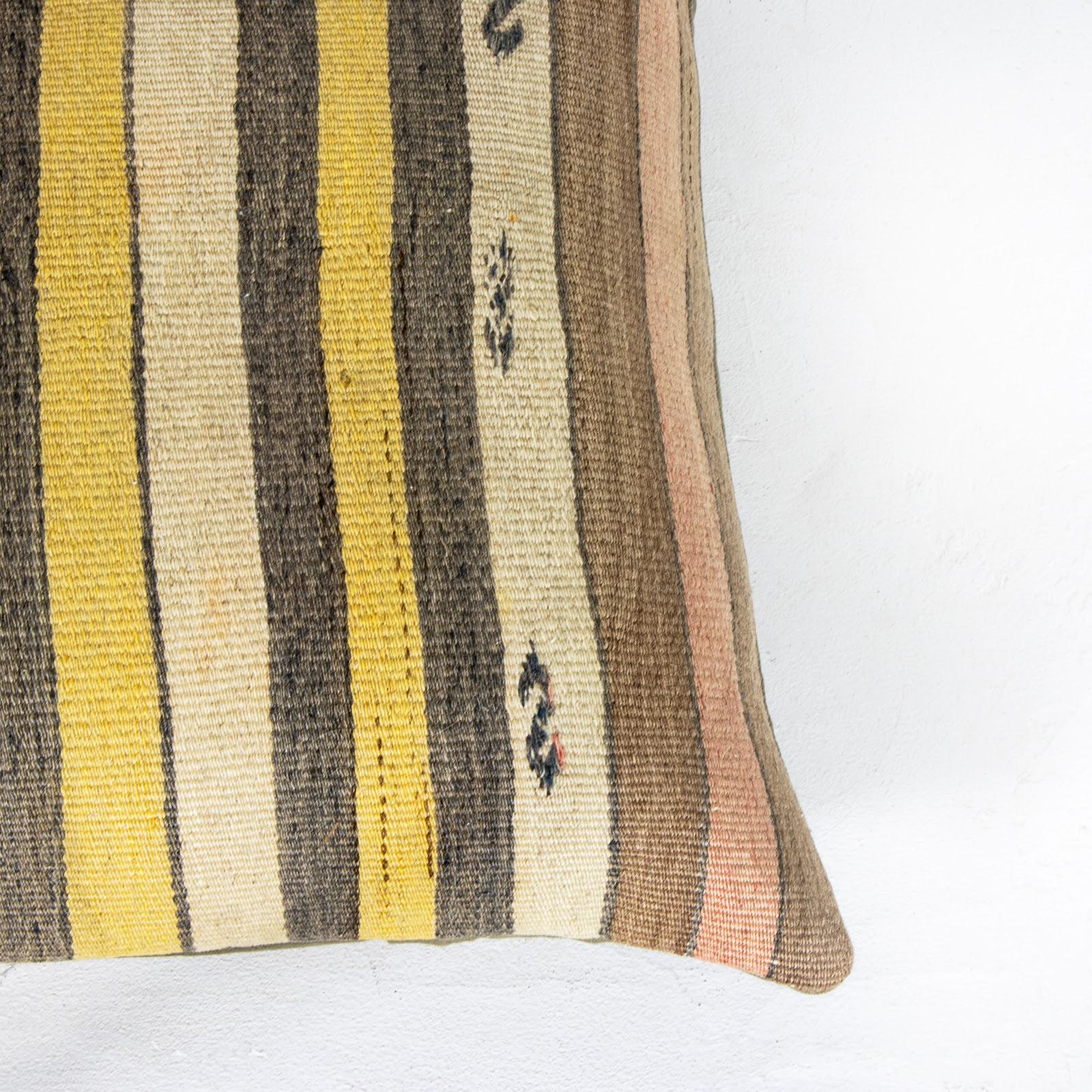 Outdoor kilim pillow online